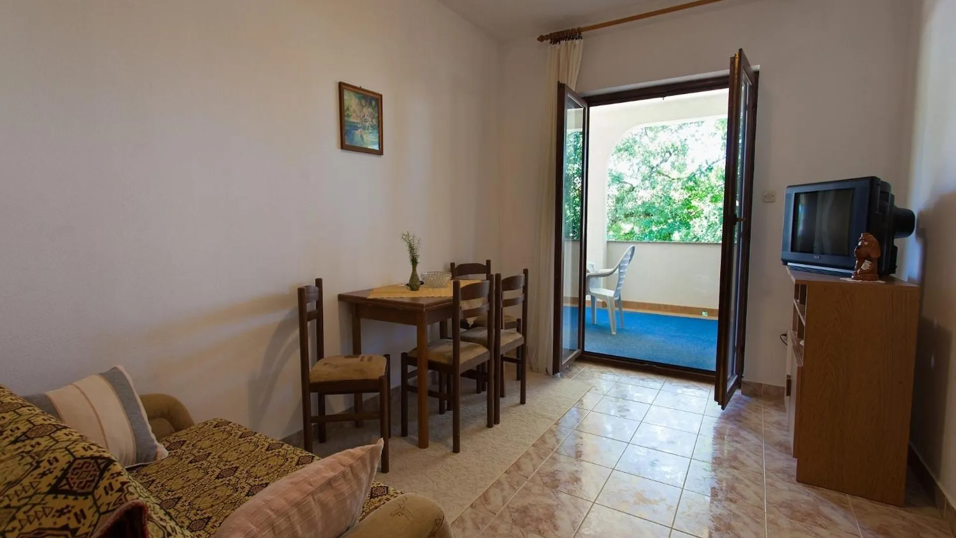 Spacious Apartment With Terrace In Malinska 0*,
