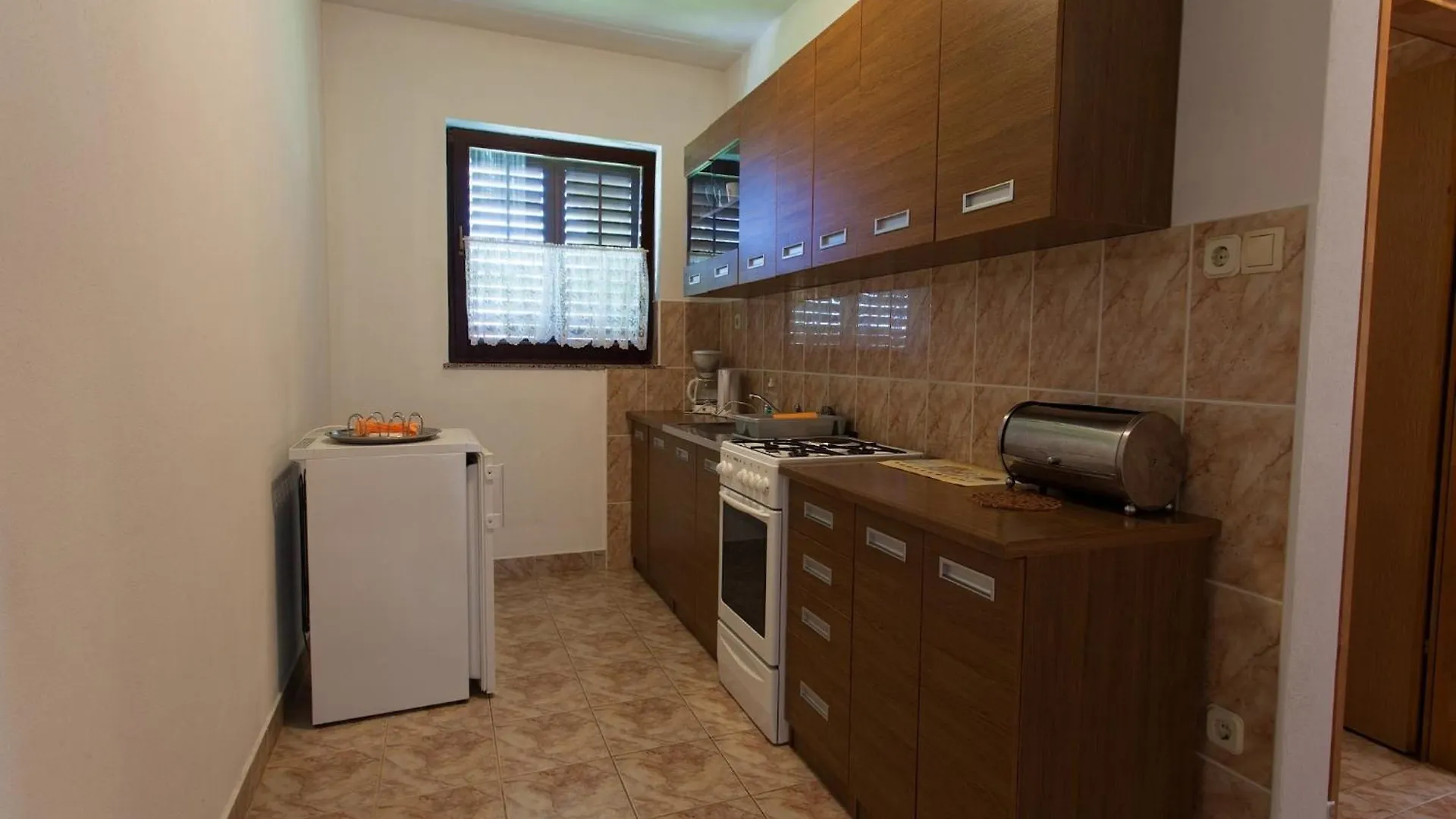 Spacious Apartment With Terrace In Malinska