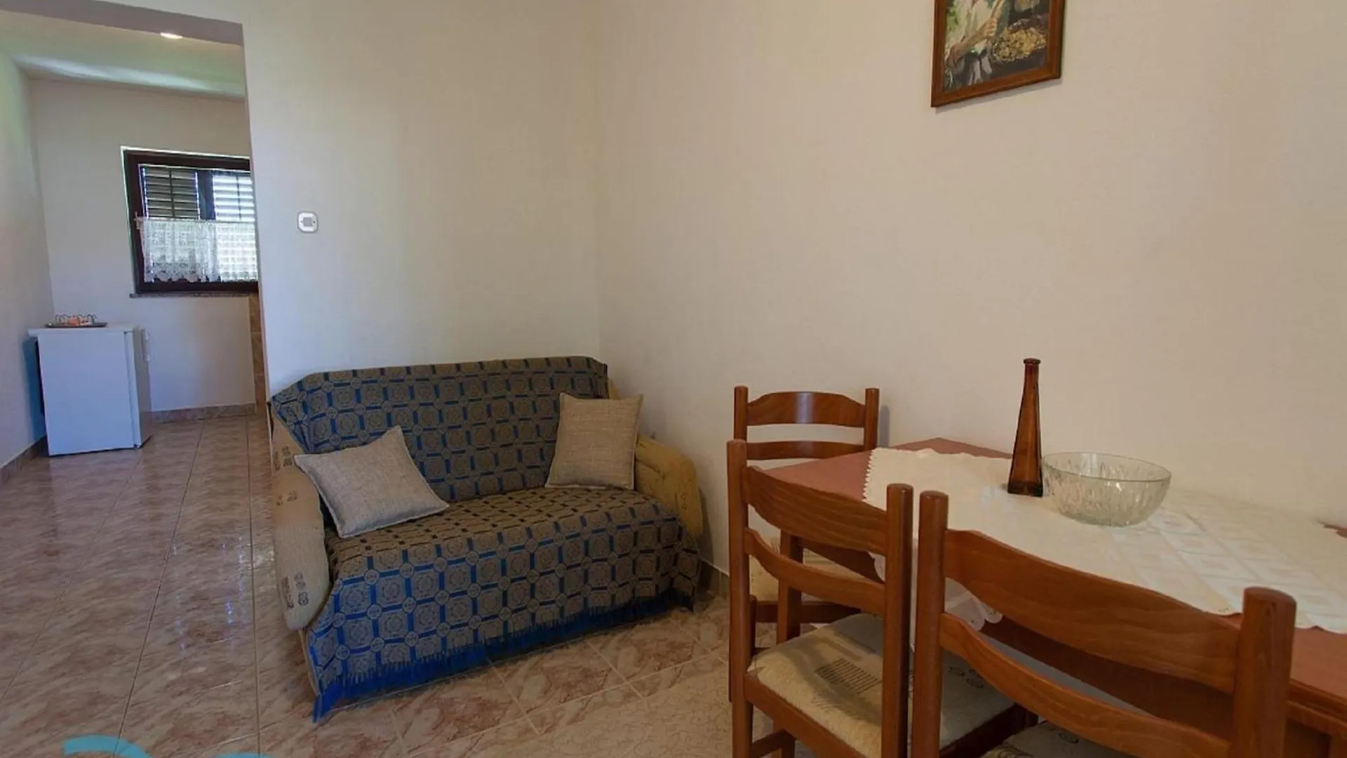 Spacious Apartment With Terrace In Malinska